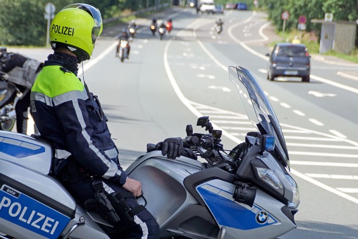 POL-ME: 59 km/h zu schnell: Polizei zieht Motorradfahrer aus dem Verkehr - Velbert - 2103015