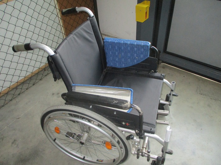 POL-GÖ: (405/2019) Gestohlen? Rollstuhl auf Radweg an der Leine gefunden - Herkunft unbekannt