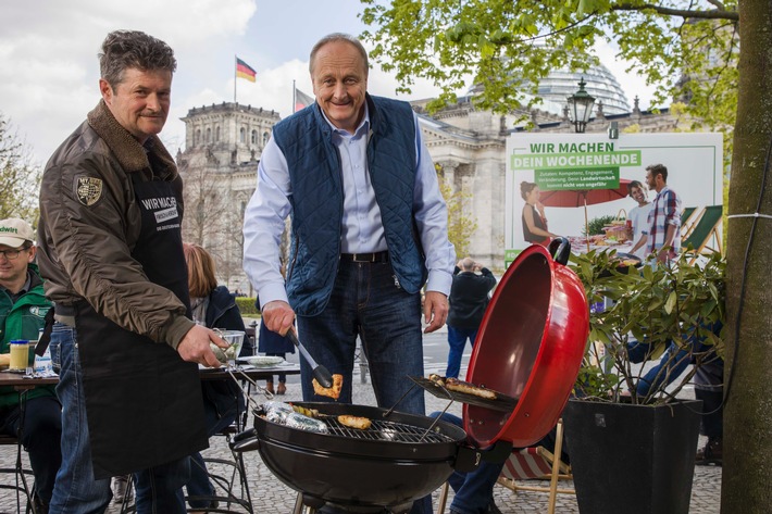 Landwirte laden zum Dialog ein - Aktionstag "Wir machen Deinen Sommer" in über 50 Städten