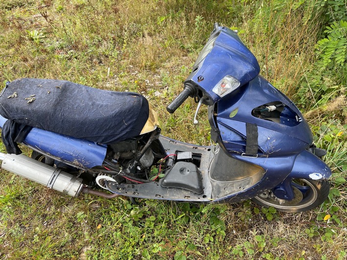 POL-ROW: ++ Zeugen nach Unfallflucht in Bremervörde, Heeslingen und Zeven gesucht ++ Roller auf dem Gelände der EVB gefunden: Wer kennt den Eigentümer? ++