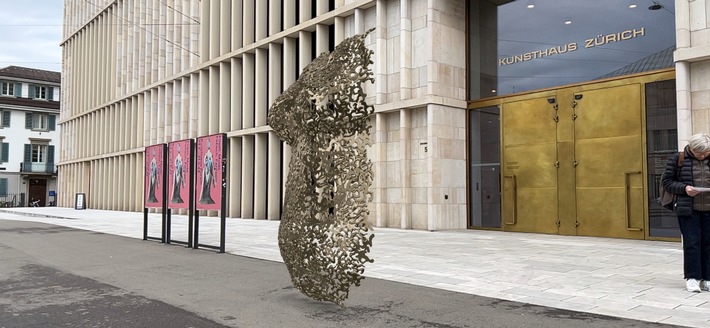 Disruption artistique: Une artiste suisse expose simultanément dans 30 musées à travers le monde