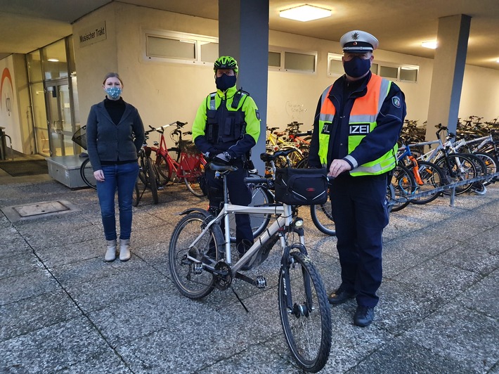 POL-GT: Beleuchtungskontrollen am Kreisgymnasium in Halle