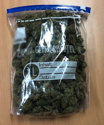 POL-NE: Verdacht: Drogenhandel - Zivilpolizisten stellen Cannabis sicher (Foto anbei)