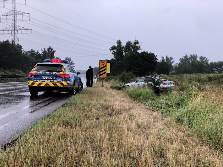 POL-PDWO: Worms - Zwei PKW im Straßengraben