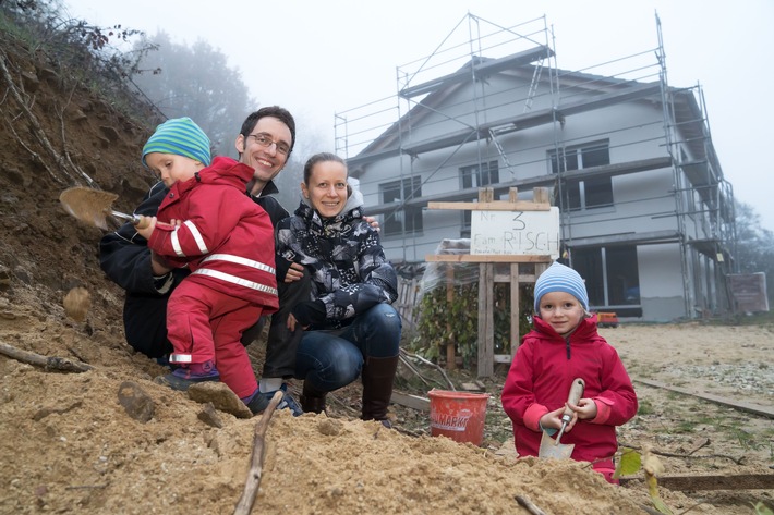 "37°"-Reportage im ZDF begleitet junge Familien beim "Wagnis Hausbau"