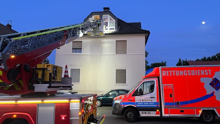 FW-EN: Patiententransport mit Drehleiter & Verkehrsunfall