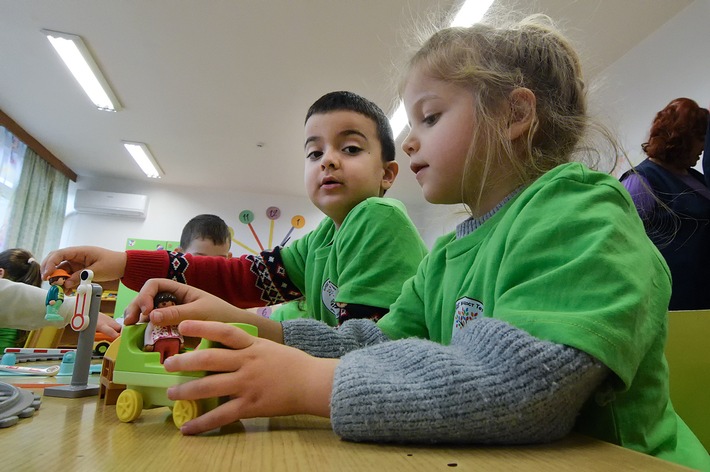 Stiftung Kinderförderung von Playmobil unterstützt UNICEF-Programm für frühkindliche Bildung in Nord-Mazedonien und Serbien