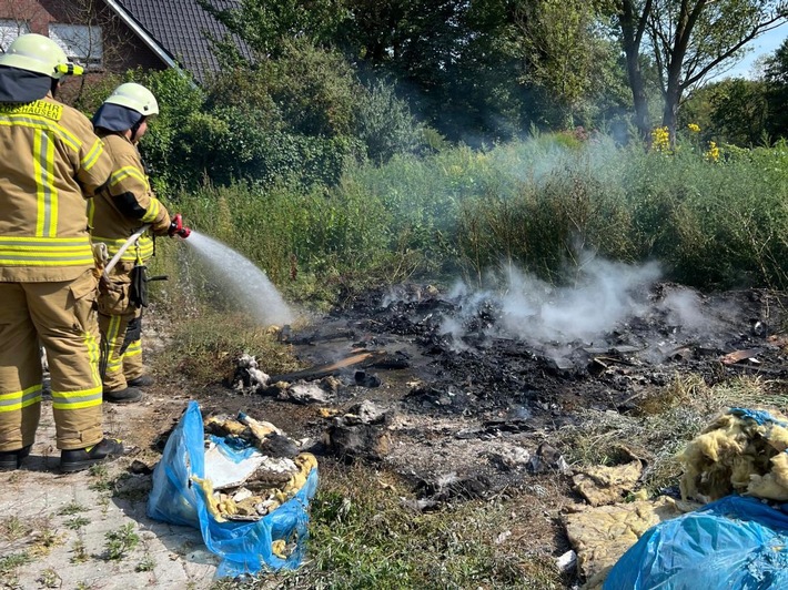 FW-OLL: Feuerwehr Wildeshausen löscht illegales Feuer in der Harpstedter Straße