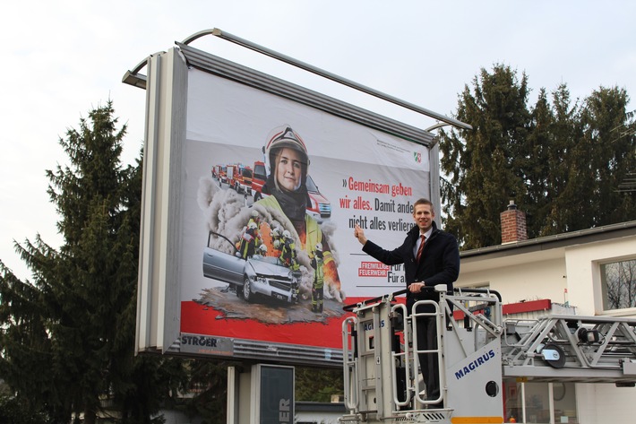 FW-Erkrath: Der Erkrather Bürgermeister Christoph Schultz unterstützt Mitgliederwerbekampagne der Freiwilligen Feuerwehren in NRW