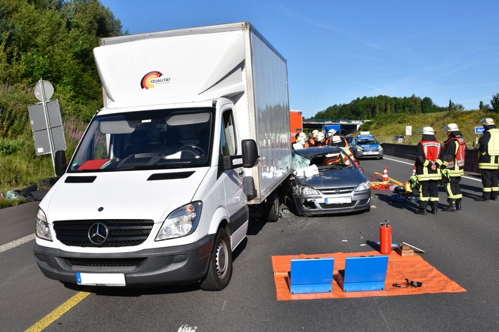 FW-DO: Verkehrsunfall auf der A40 /Technische Rettung nach Verkehrunfall