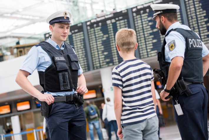Bundespolizeidirektion München: Mit dem Flieger in den Sommerurlaub? Die Bundespolizei gibt passende Tipps