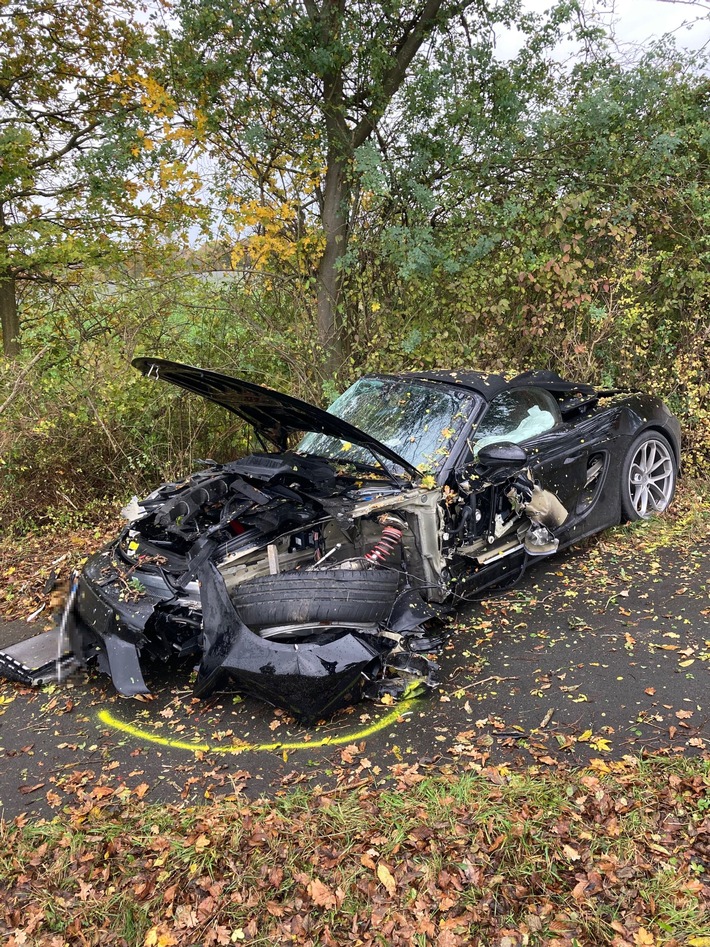 POL-COE: Nordkirchen, K2/ Porsche prallt gegen Baum
