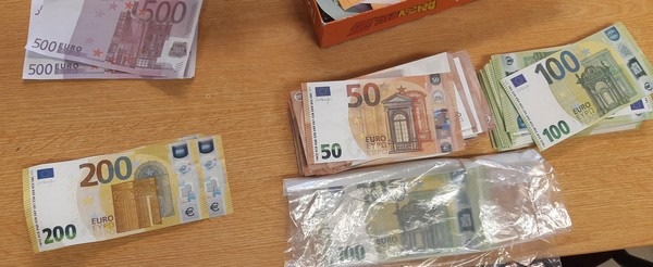 BPOL NRW: Bundespolizei beschlagnahmt über 30.000 Euro Falschgeld und total gefälschten Reisepass - 3 Personen vorläufig festgenommen