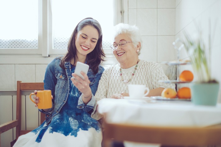 Studie: Senioren würden sozialen Pflichtdienst für Jüngere begrüßen