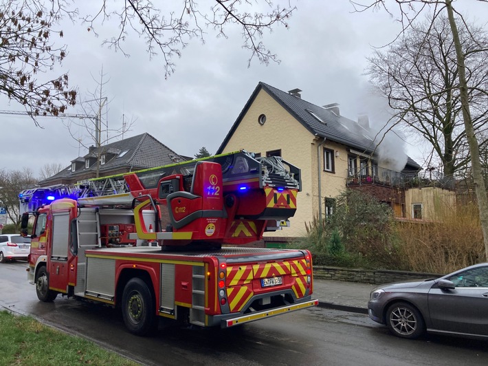FW-EN: Küchenbrand mit drei Verletzten und ein sehr ruhiger Jahreswechsel für die Hattinger Feuerwehr