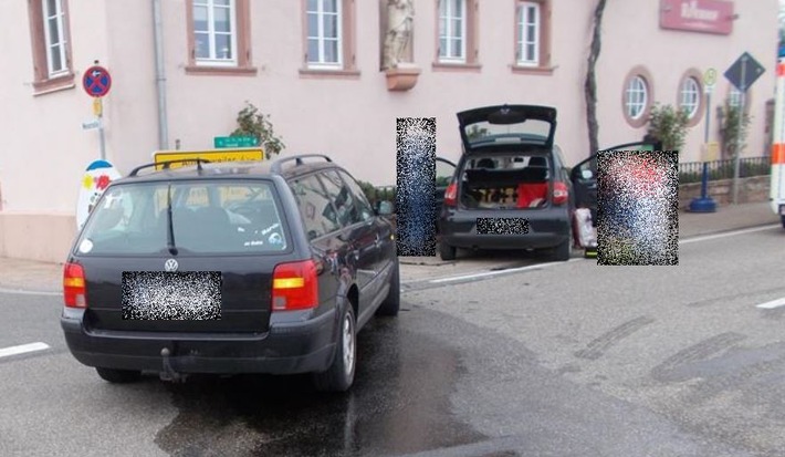 POL-PDLD: Burrweiler - Schwerer Verkehrsunfall in der Weinstraße