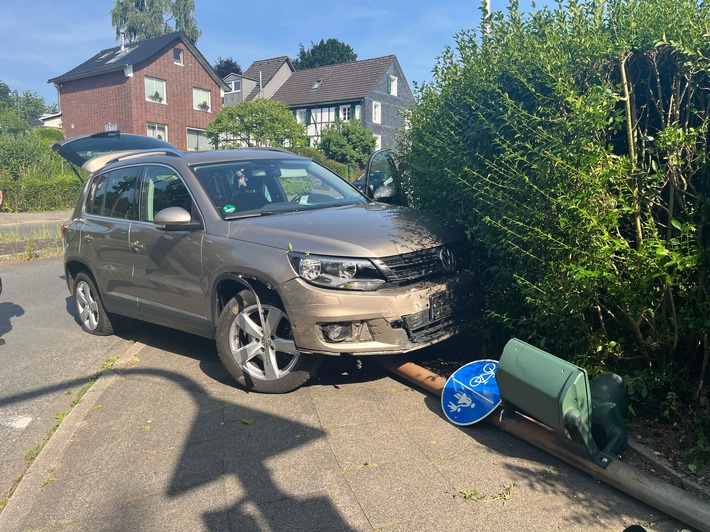 POL-ME: Haan: 84-Jähriger verursacht Alleinunfall - 2506067