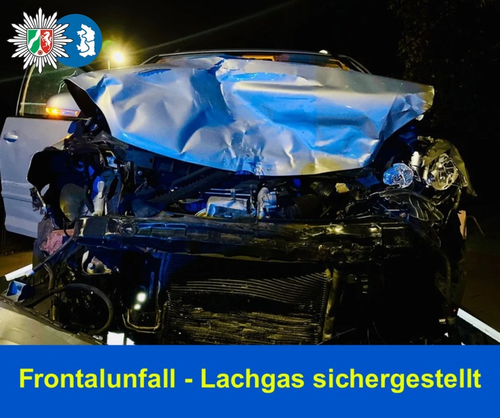 POL-DU: Neumühl: PKW kollidiert frontal mit LKW - Zwei Verletzte