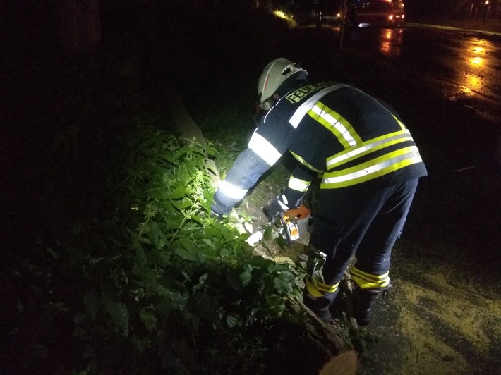 FW-KLE: Gewitter und Sturmböen verursachen 23 Einsätze der Freiwilligen Feuerwehr Bedburg-Hau