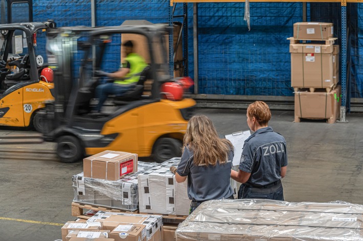 HZA-S: Hand in Hand für mehr Sicherheit / Gemeinsame Kontrollen des Hauptzollamts Stuttgart und des Regierungspräsidiums Tübingen