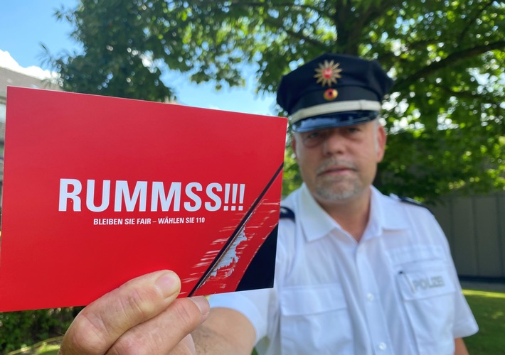 POL-WHV: Unfallflucht - wir zeigen die rote Karte! Die Polizeiinspektion Wilhelmshaven/Friesland informiert! (mit Bild)