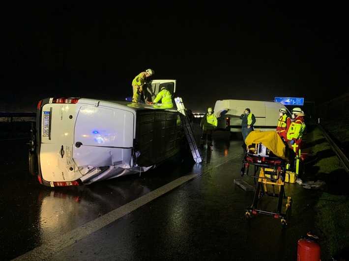 FW-GLA: Verkehrsunfall mit Kleintransporter