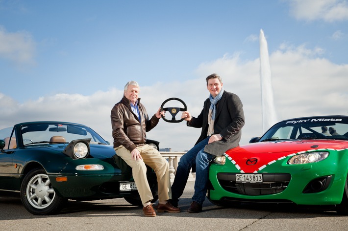 "Nouveau pilote" chez Mazda (Suisse) SA / Le directeur général Alfred F. Gubser transmet les clés à son successeur Damian Donnellan (IMAGE)