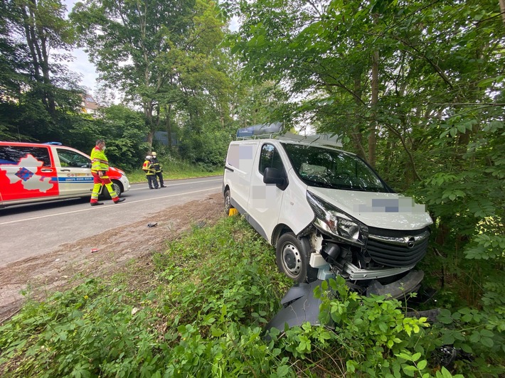 FW-EN: Verkehrsunfall mit zwei verletzten Personen auf der Wittener Landstraße - Opel kollidiert seitlich mit Skoda.