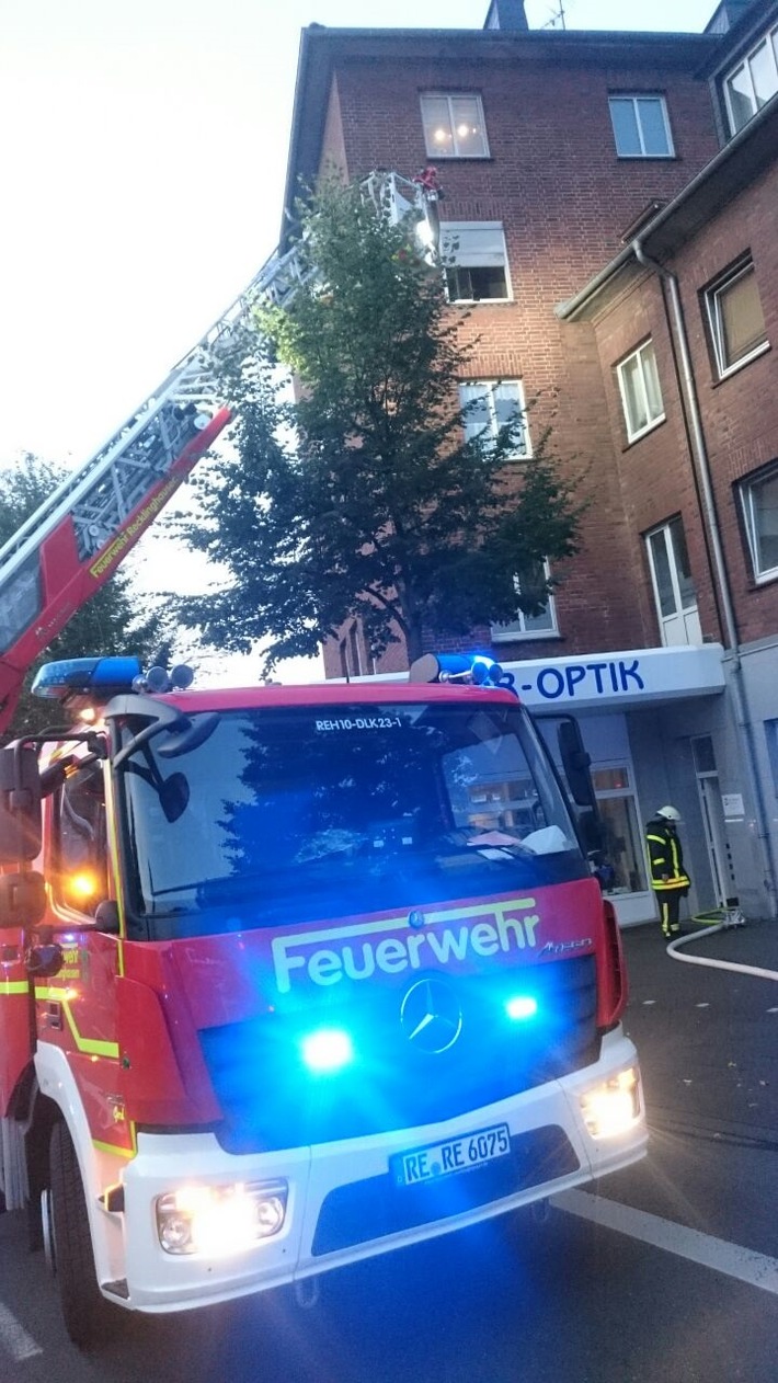 FW-RE: Zimmerbrand verläuft glimpflich - keine Verletzten