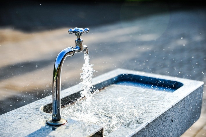 Regenwasserfilteranlage Outdoor mit Aktivkohlefilter - BlueandClear ist eine Klasse für sich im Bereich Trinkwasserhygiene / Weiterer Text über ots und www.presseportal.de/nr/155595 / Die Verwendung dieses Bildes ist für redaktionelle Zwecke unter Beachtung ggf. genannter Nutzungsbedingungen honorarfrei. Veröffentlichung bitte mit Bildrechte-Hinweis.