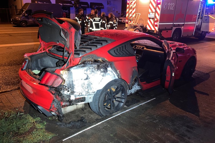 POL-KS: Ford Mustang in Weserstraße in Brand gesetzt: Kripo sucht Zeugen