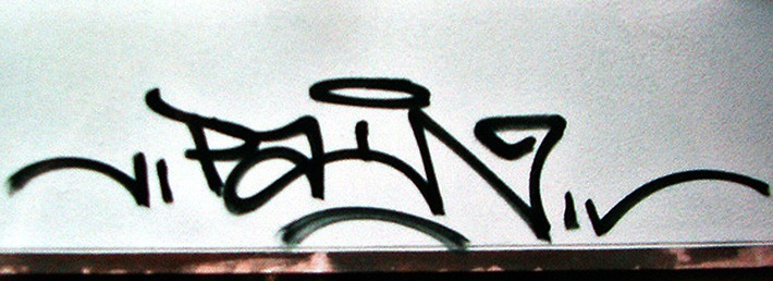 POL-F: 071130 - 1370 Frankfurt: Graffiti Schmierereien in Frankfurt - Zeugensuche (Lichtbild beachten)
