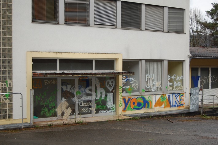 POL-PDPS: Steinalben - Sachbeschädigung an ehemaligem Fabrikgebäude