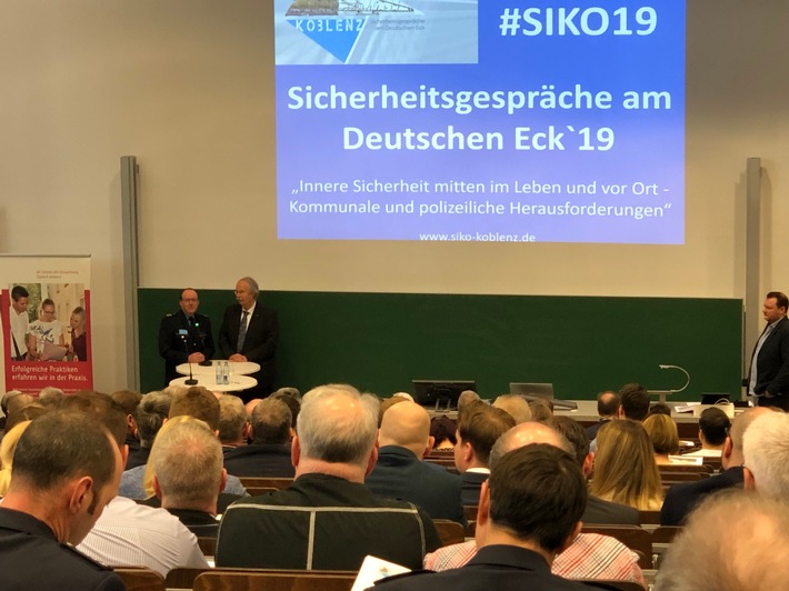 HDP-RP: Sicherheitsgespräche am Deutschen Eck in Koblenz
"Innere Sicherheit mitten im Leben und vor Ort -
Kommunale und polizeiliche Herausforderungen"