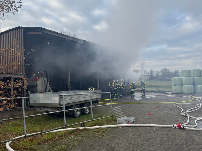 FW-AUR: Hallenanbau brannte aus