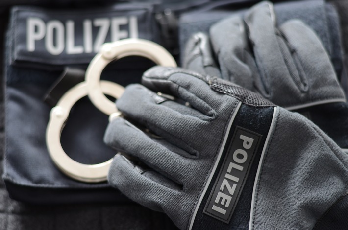 Bundespolizeidirektion München: Polizist in die Hand gebissen