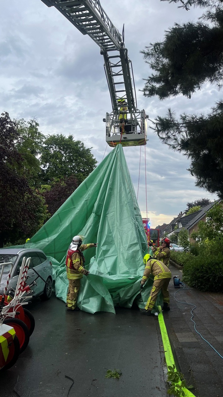 FW-LFVSH: Schnelle Hilfe nach Unwetterschäden und Bränden: Provinzial Nord Brandkasse und Landesfeuerwehrverband SH starten Notdachprojekt