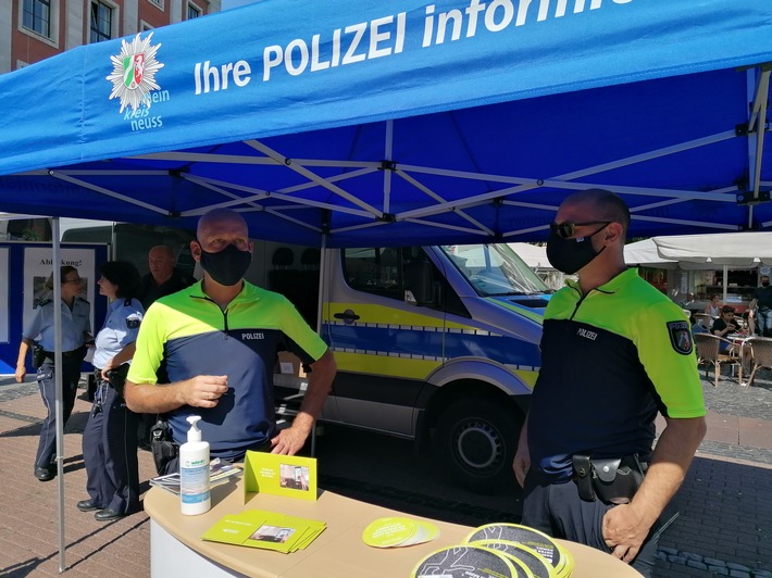 POL-NE: Schulbeginn: Sicherheit im Straßenverkehr geht alle an - Die Polizei informiert vor Ort in Kaarst, Grevenbroich, Jüchen und Dormagen