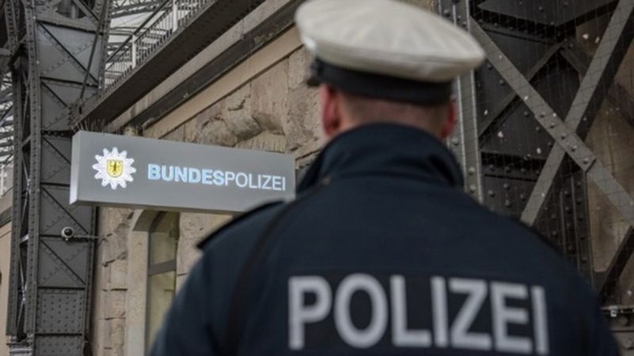 Bundespolizeidirektion München: Jugendliche bzw. junge Männer bedrohten 53-Jährigen in der S-Bahn - Bundespolizei ermittelt zwei Beteiligte am Ostbahnhof