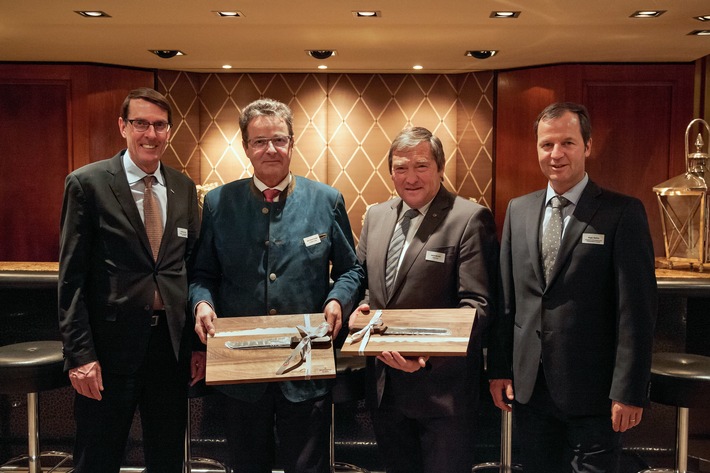 Les parlementaires élus meilleurs défenseurs du tourisme en 2015: le conseiller national Jakob Büchler (PDC) et le conseiller aux Etats Jean-René Fournier (PDC)