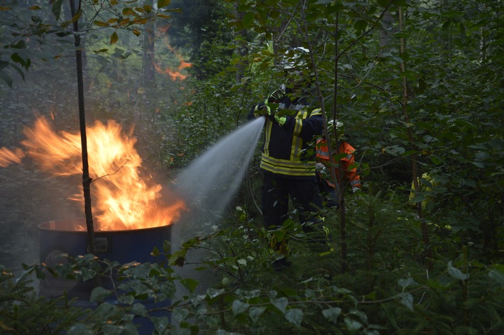 FW Lüchow-Dannenberg: Landkreisübergreifende Ausbildung der Waldbrand-Einheit GFFF-V hat begonnen. +++ Waldbrand-Spezialisten aus den Landkreisen Lüneburg und Lüchow-Dannenberg starten gemeinsame Ausbildung