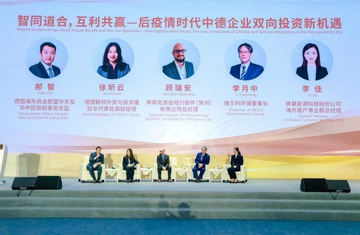 Wirtschaftsvertreter aus China und Deutschland im Dialog / Weiterer Text über ots und www.presseportal.de/nr/160854 / Die Verwendung dieses Bildes ist für redaktionelle Zwecke unter Beachtung ggf. genannter Nutzungsbedingungen honorarfrei. Veröffentlichung bitte mit Bildrechte-Hinweis.