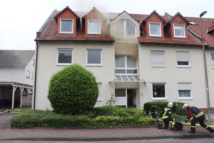 POL-HX: Wohnungsbrand in Beverungen - Hunde aus brennendem Gebäude gerettet