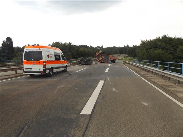 POL-PDNR: Verkehrsunfall durch vom LKW gelösten Anhänger