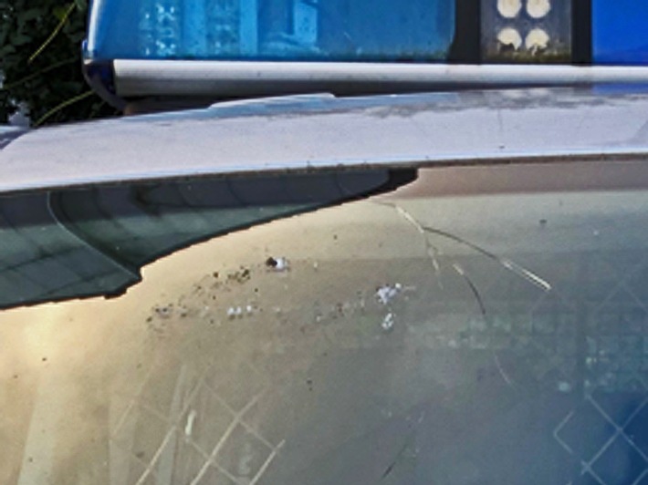 POL-ME: Mutwillige Sachbeschädigung an polizeilichem Streifenwagen - Velbert - 2202016