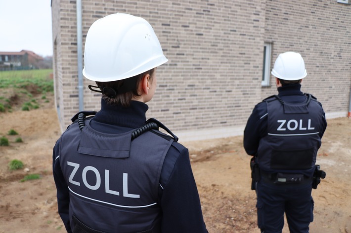 HZA-BI: Zwölf illegal beschäftigte Arbeitnehmer entdeckt/Bielefelder Zoll kontrolliert zu Jahresbeginn mehrere Baustellen im Kreis Herford