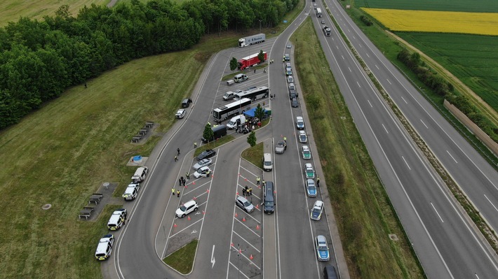 POL-KN: Gemeinsame Pressemitteilung von Hauptzollamt Singen, Bundespolizeiinspektion und Polizeipräsidium Konstanz - Zoll, Bundes- und Landespolizei zusammen bei Großkontrolle erfolgreich (24.05.2023)