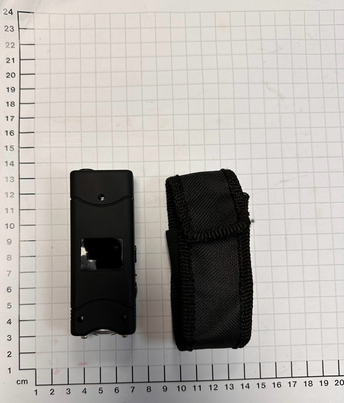 BPOL NRW: Bundespolizei beschlagnahmt Elektroschocker