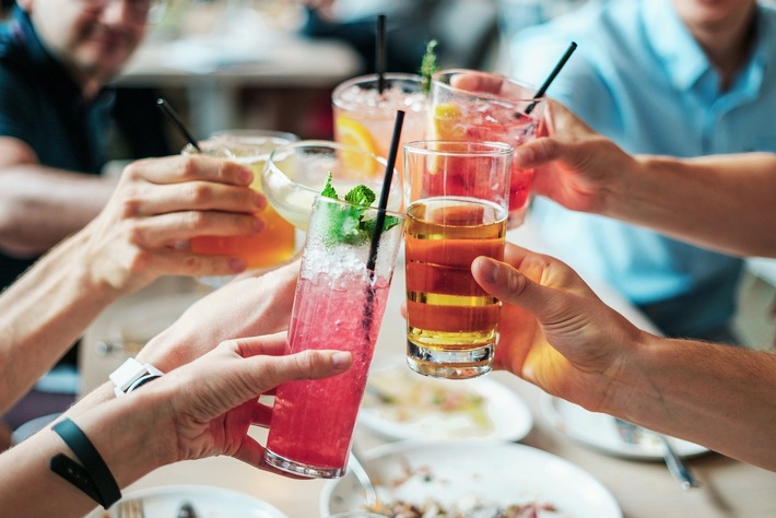 Alkoholkonsum bei Sommerhitze: ein unterschätztes Risiko