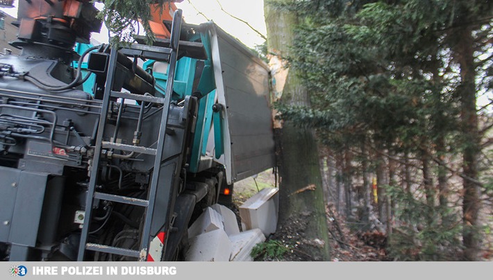 POL-DU: Mündelheim: Lastwagen abgedrängt - Fahrer gesucht